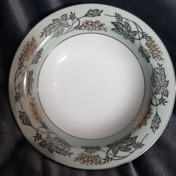 Noritake China porcelain, Silvane #5487, 5 bread & butter plates, 5 soup - Picture 8 of 13